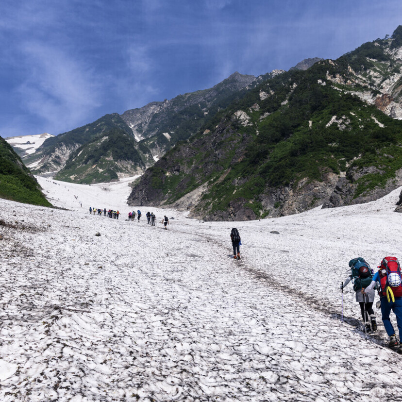 チェーンスパイクは沢登りや雪渓におすすめ！付け方や選び方は？