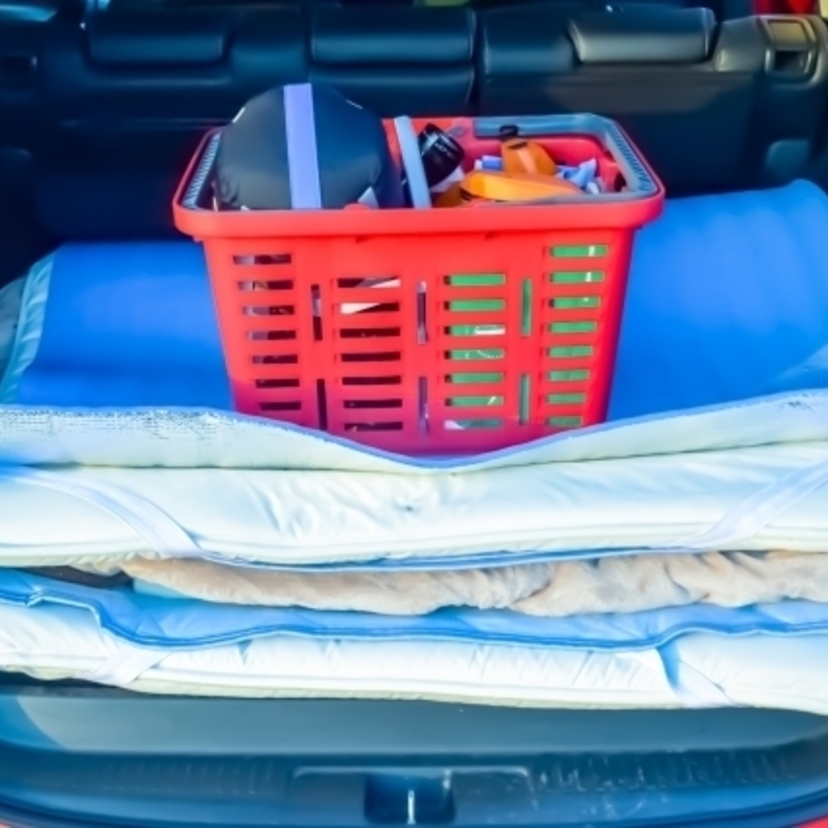 車中泊のカーテンを自作する方法！おすすめの材料と取付け方を紹介！