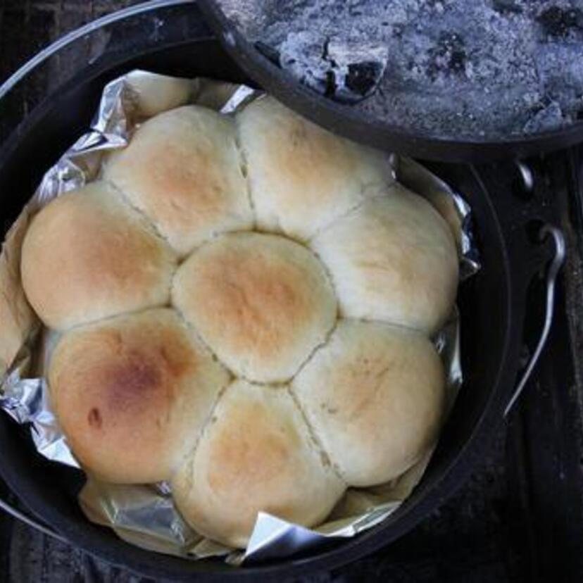 キャンプ場で手作りパンに挑戦！簡単レシピや焼き方を解説