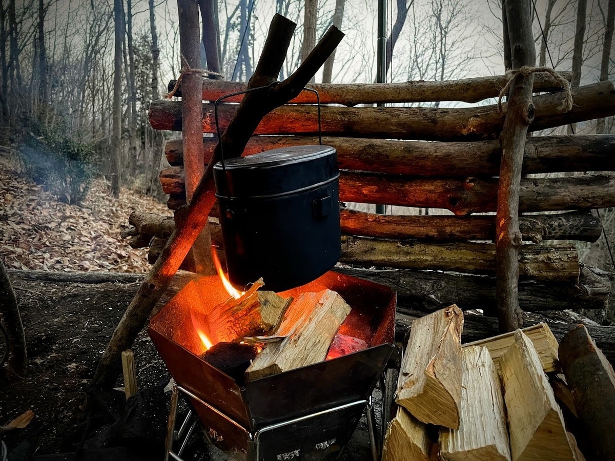 焚き火と飯盒