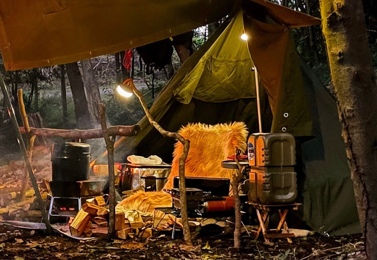 テントでキャンプ
